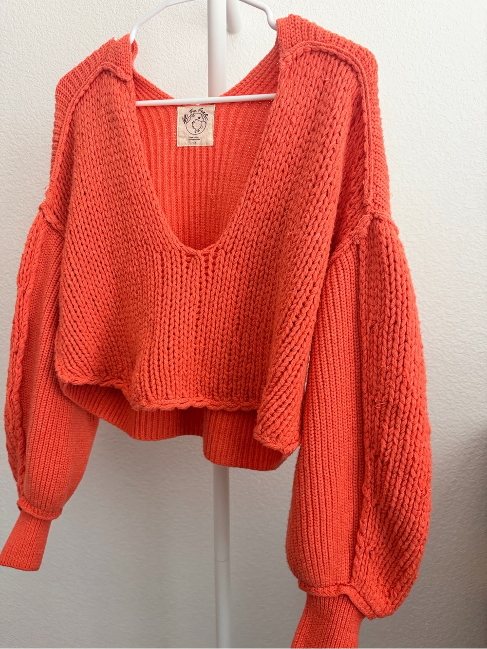 We The Free Coral Cropped V-Neck Balloon Sleeve Sweater